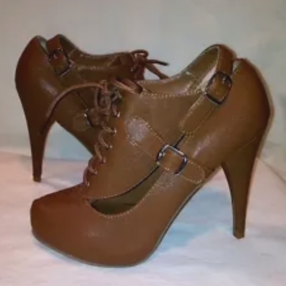 Bumper lace up booties in the color Camel (Size 7) - Picture 3 of 6